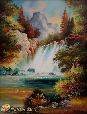Вид водопада на фоне горы