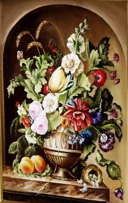 Букет цветов в вазе, персики и гнездо
