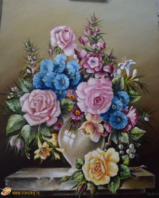 Натюрморт с розами на столе