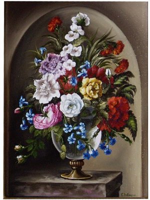 Цветы в вазе стоящие в арке